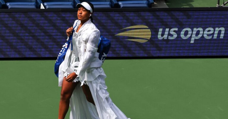 Naomi Osaka porte un Thom Browne personnalisé pour le dernier look de l'US Open