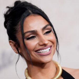 Nazanin Mandi s'est fiancée après une proposition de « conte de fées complet »