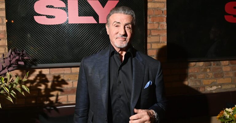 Sylvester Stallone dit que l'entraînement pour « Rocky » et « Rambo » est devenu une « obsession » qui a conduit à la boulimie