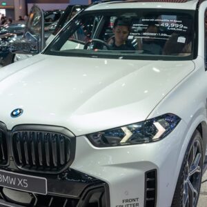 Un homme se serait fait passer pour un joueur de basket-ball professionnel pour voler une BMW de 90 000 $ au voiturier de l'hôtel