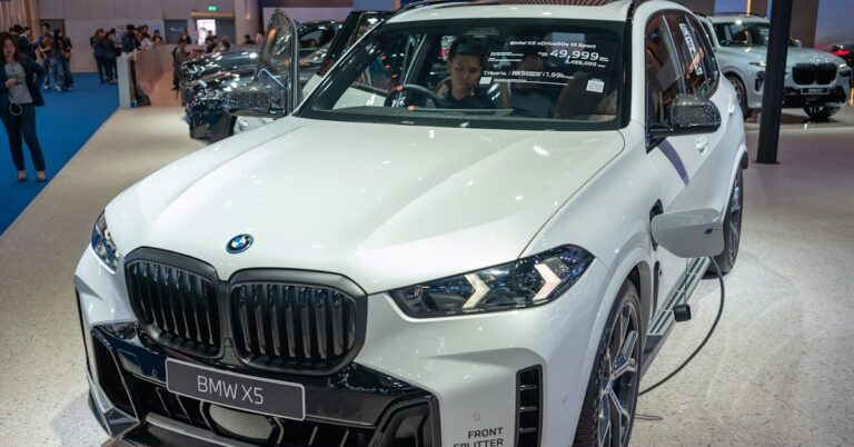 Un homme se serait fait passer pour un joueur de basket-ball professionnel pour voler une BMW de 90 000 $ au voiturier de l'hôtel