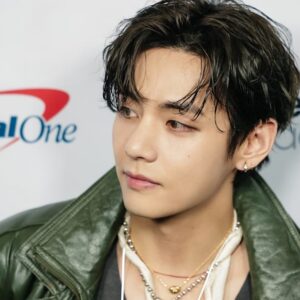 V de BTS nommé ambassadeur mondial de la marque Nothing Headphone et vedette de la campagne