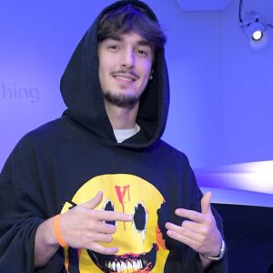 Bryce Hall montre les conséquences sanglantes après avoir été battu : « Joyeux Halloween »