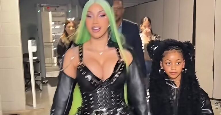 Cardi B assiste au spectacle KATSEYE avec ses filles