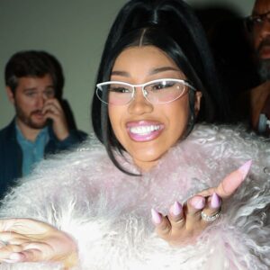 Cardi B dit que « se battre avec des salopes du rap » est « ennuyeux »