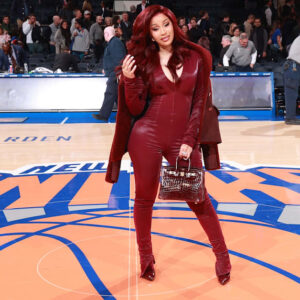 Cardi B répond aux promesses non tenues d'un ancien producteur de « m'aider un peu » après avoir révélé des factures mensuelles de 3 millions de dollars