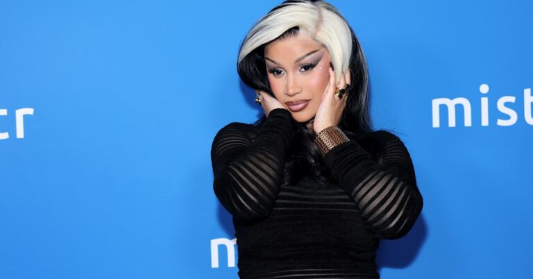 Cardi B s'offre une Rolex Daytona en saphir rose d'une valeur de 2,85 millions de dollars