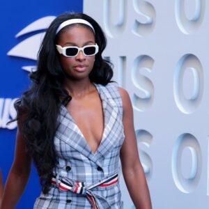 Coco Jones ignore parfaitement le chahut raciste lors d'une séance photo à New York