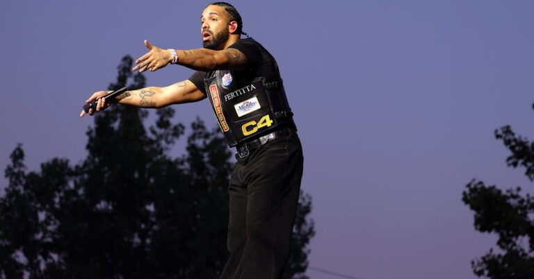 Drake propose une sélection de chansons « FOMO » en streaming, y compris l'interpolation d'Ella Langley "Éclipse solaire"