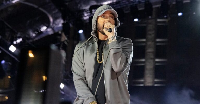Eminem fait équipe avec des vêtements NERDS pour une collaboration avec les produits dérivés du New York Comic Con et les jeux vidéo