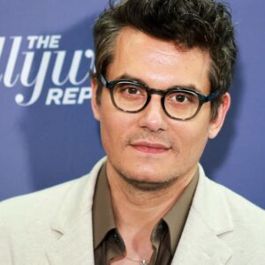 John Mayer taquine un single de retour potentiel inspiré de la saison de Cuffing : « Je m'enfuirai avec toi »