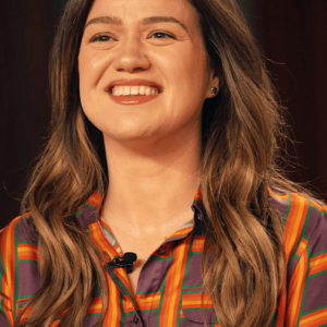 Kelly Clarkson dit que le magasin de Brooklyn lui a donné le traitement de « jolie femme » : « Vous venez de perdre une énorme vente »