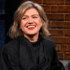 Kelly Clarkson qualifie Brooklyn Shop de « menteur » après avoir affirmé qu'un article de 15 000 $ n'était pas à vendre
