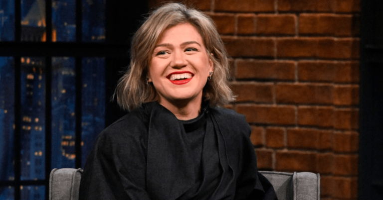 Kelly Clarkson qualifie Brooklyn Shop de « menteur » après avoir affirmé qu'un article de 15 000 $ n'était pas à vendre