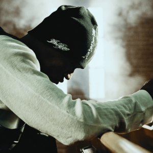 La collaboration Hellstar x 2Pac est maintenant disponible sur Complex
