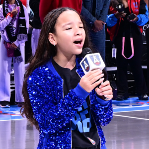 La fille héritière de TI et Tiny, âgée de 10 ans, épate les fans avec l'hymne national lors de la finale de la WNBA