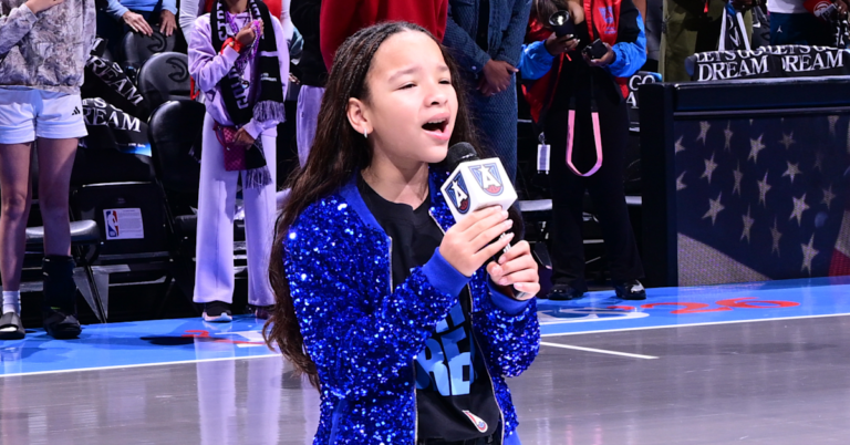 La fille héritière de TI et Tiny, âgée de 10 ans, épate les fans avec l'hymne national lors de la finale de la WNBA