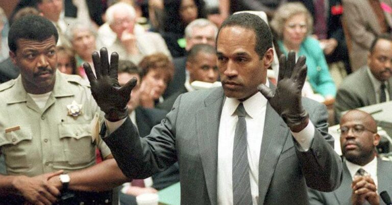 Le complice présumé d'OJ Simpson avait les mains ensanglantées la nuit des meurtres, affirme son frère