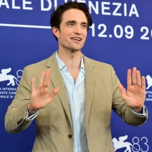 Le réalisateur de « Primetime » a envoyé à Robert Pattinson 200 cartouches de Zyn pour l'inciter à faire un film