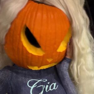 Megan Thee Stallion marque à nouveau le début de la saison d'Halloween avec une mise à jour Instagram à tête de citrouille