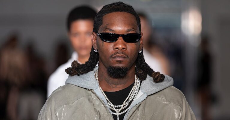 Offset s'échauffe envers le personnel du casino de Paris lors d'une séance de blackjack