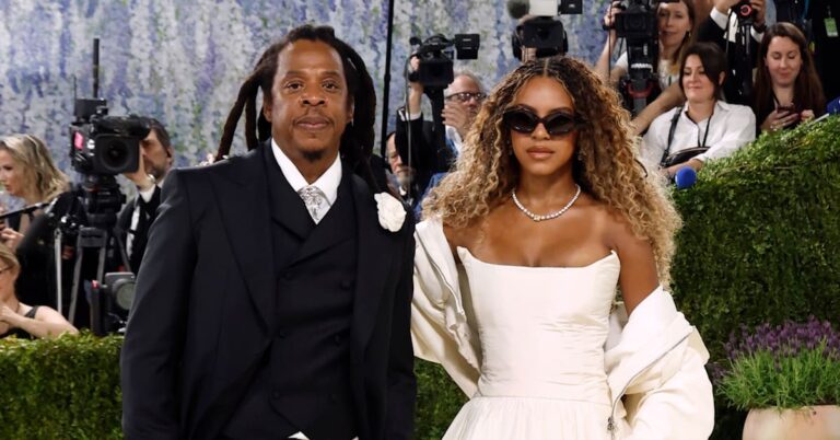 Regardez Blue Ivy Carter jouer du piano pour papa Jay-Z lors de la première nuit des arrêts de la tournée de Los Angeles