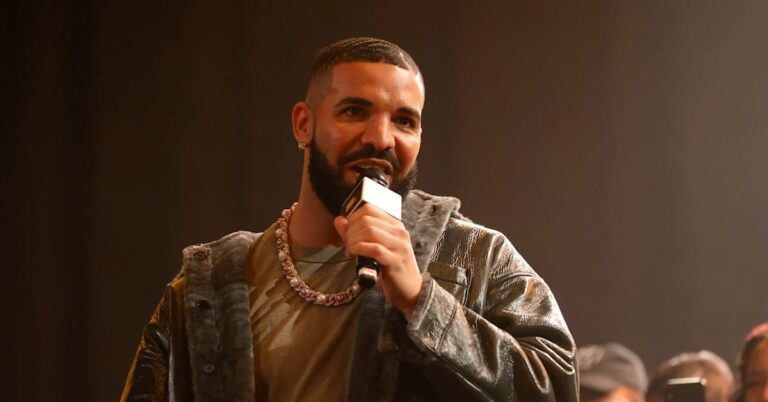 Regardez Drake prononcer un discours sentimental pour son 40e anniversaire : « Ce soir, il s'agit d'être en vie »