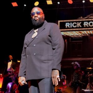 Rick Ross explique le déchargement des franchises Wingstop après la révélation des documents commerciaux