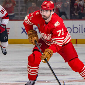 Rumeurs commerciaux dans la LNH : Dylan Larkin aux Panthers, aux Canadiens, au Wild ?