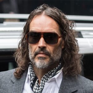 Russell Brand prend position dans un procès pénal et déclare que personne ne témoignerait en son nom