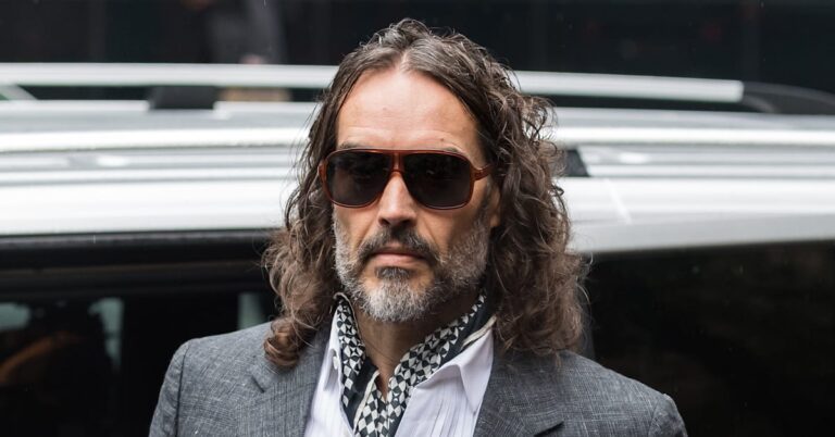 Russell Brand prend position dans un procès pénal et déclare que personne ne témoignerait en son nom