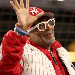 Spike Lee retenu au Yankee Stadium après la prétendue provocation palestinienne d'un fan