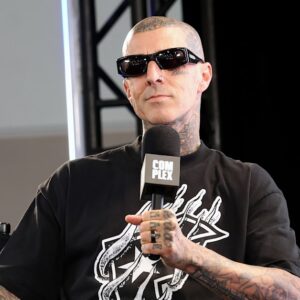 Travis Barker présente ses rappeurs, albums et plus GOAT à la ComplexCon à Los Angeles