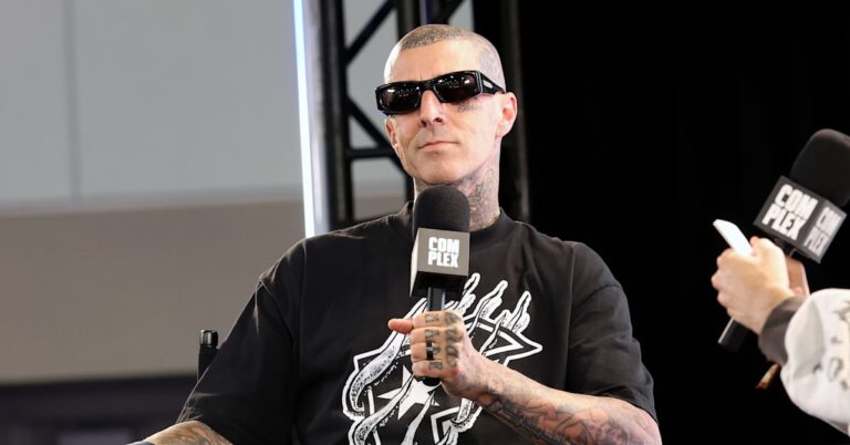 Travis Barker présente ses rappeurs, albums et plus GOAT à la ComplexCon à Los Angeles